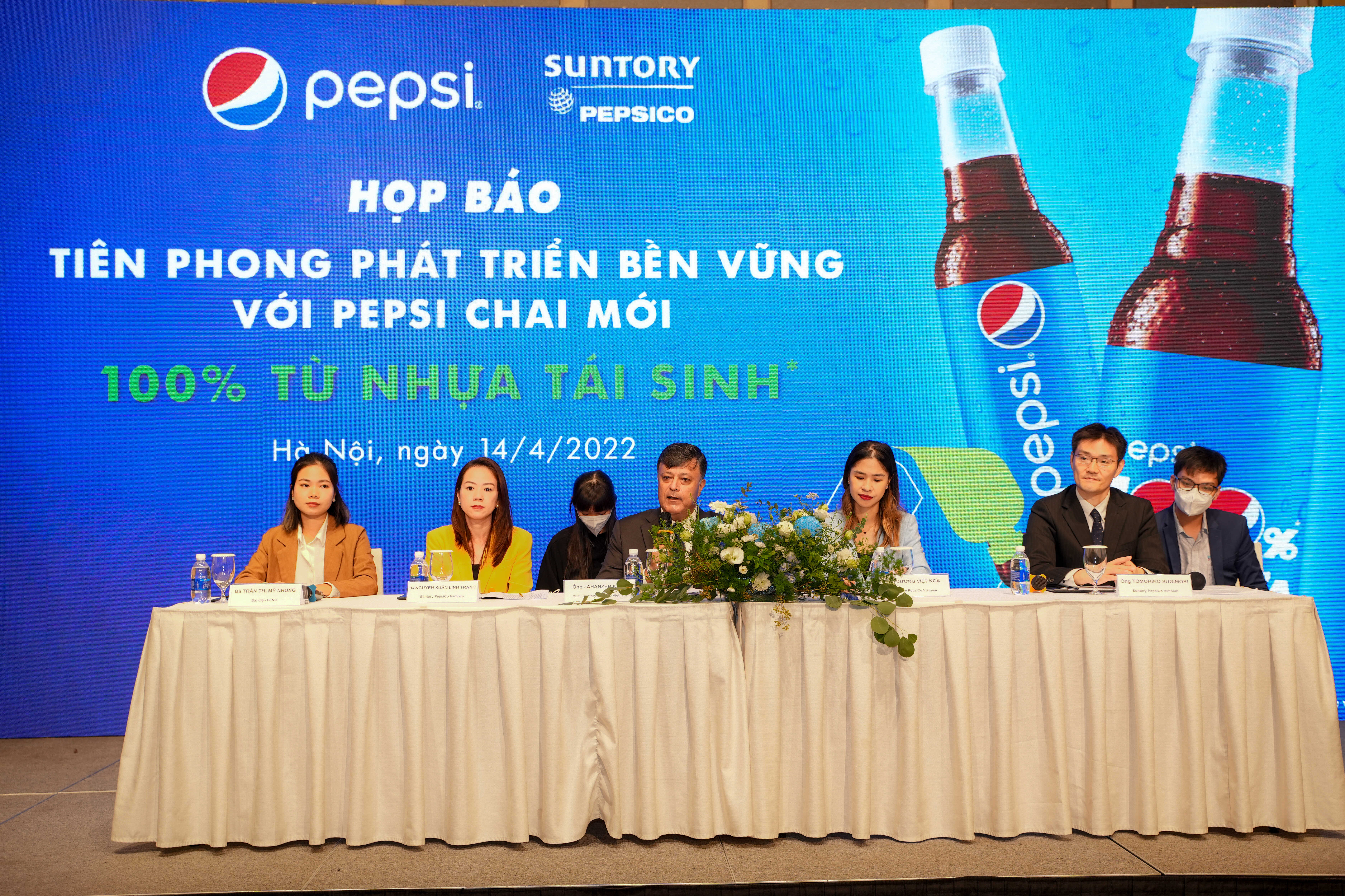 Suntory PepsiCo lần đầu tiên ra mắt sản phẩm Pepsi với bao bì được sản xuất 100% từ nhựa tái sinh* tại thị trường Việt Nam 